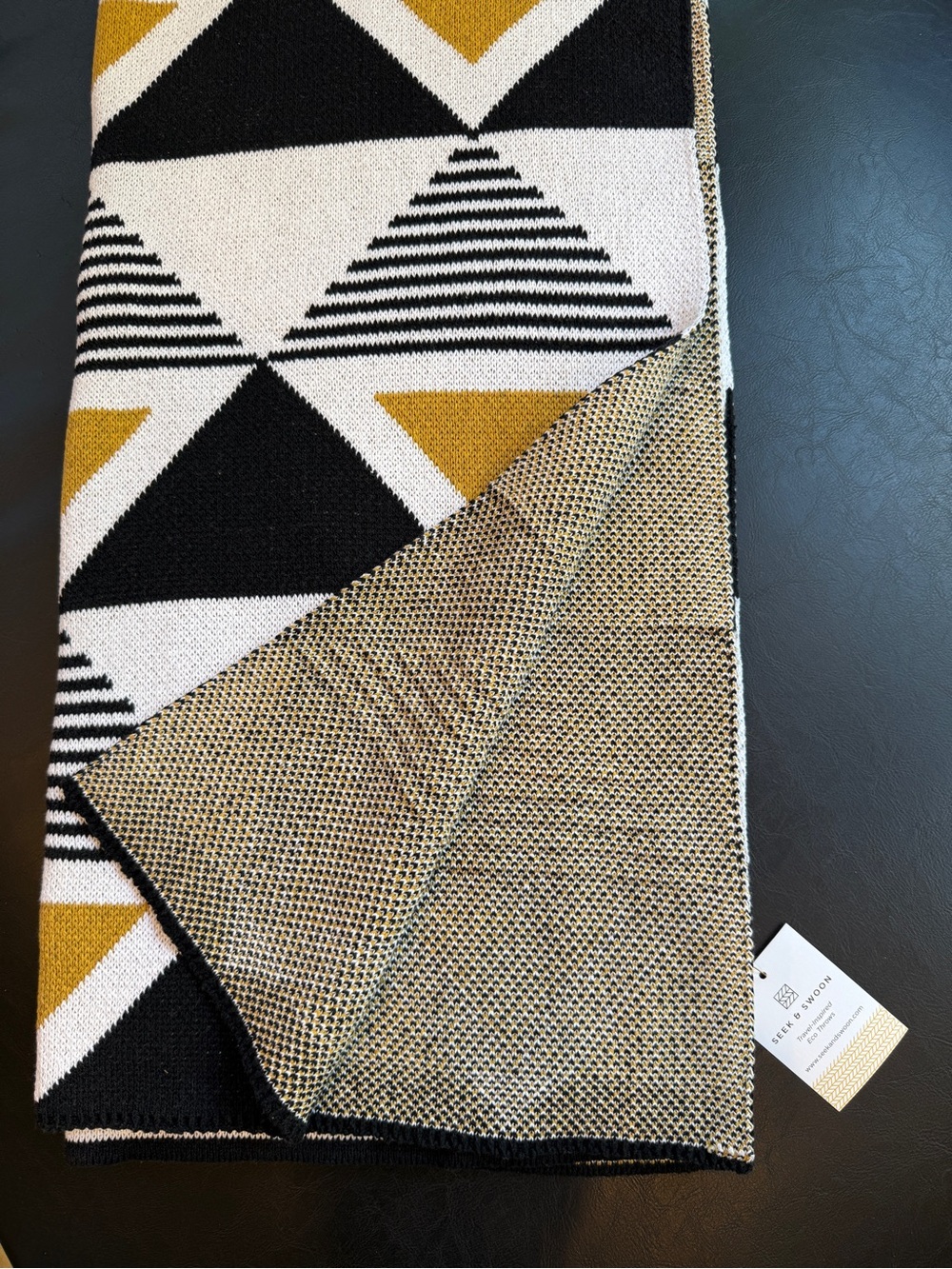 Gorgeous Knit Throw Blanket Seek and Swoon Envie MCM Vintage Chevron & Geometric - Picture 3 of 11